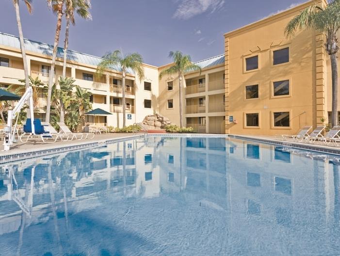 La Quinta Inn By Wyndham Tampa Near Busch Gardens Exterior photo