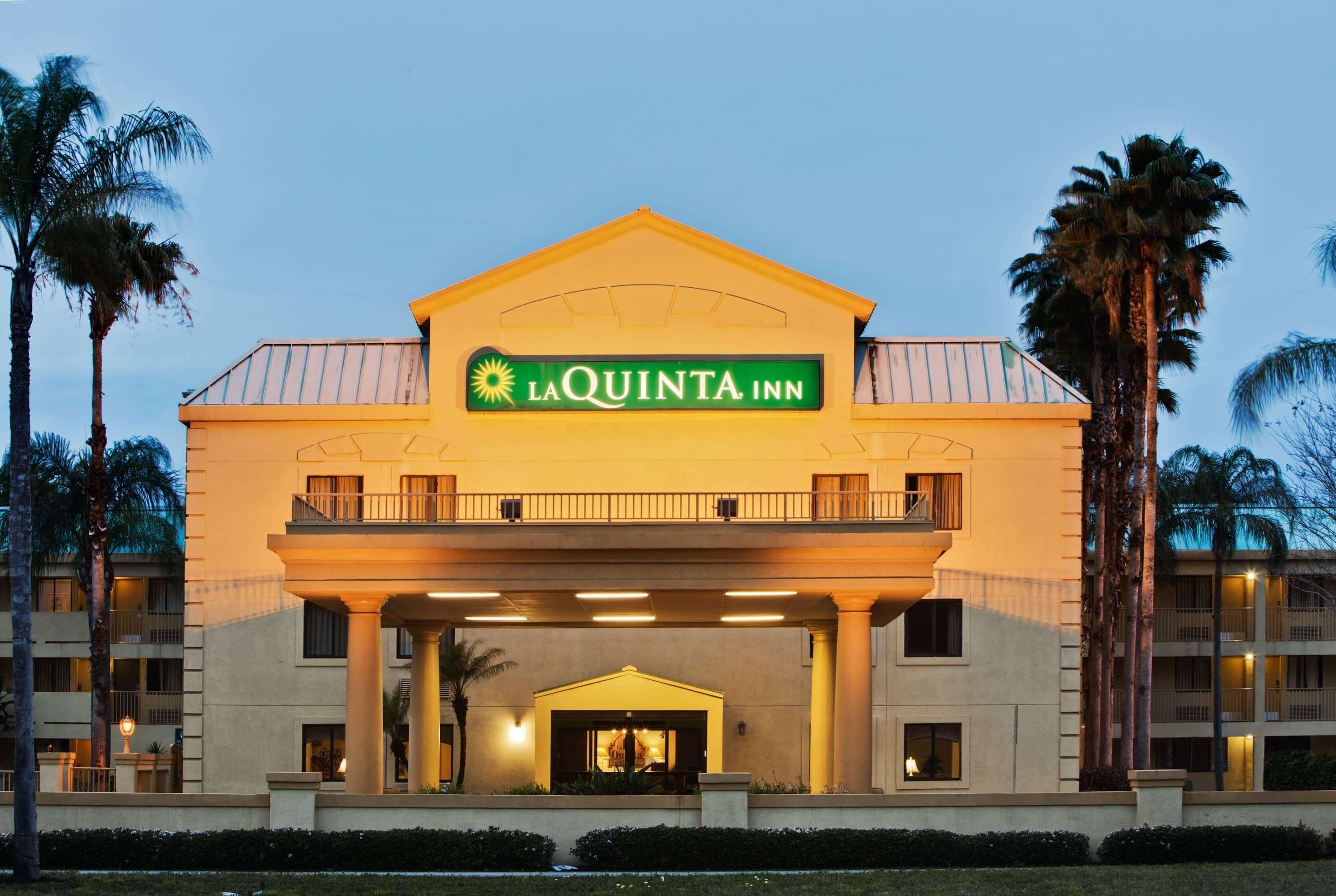La Quinta Inn By Wyndham Tampa Near Busch Gardens Exterior photo