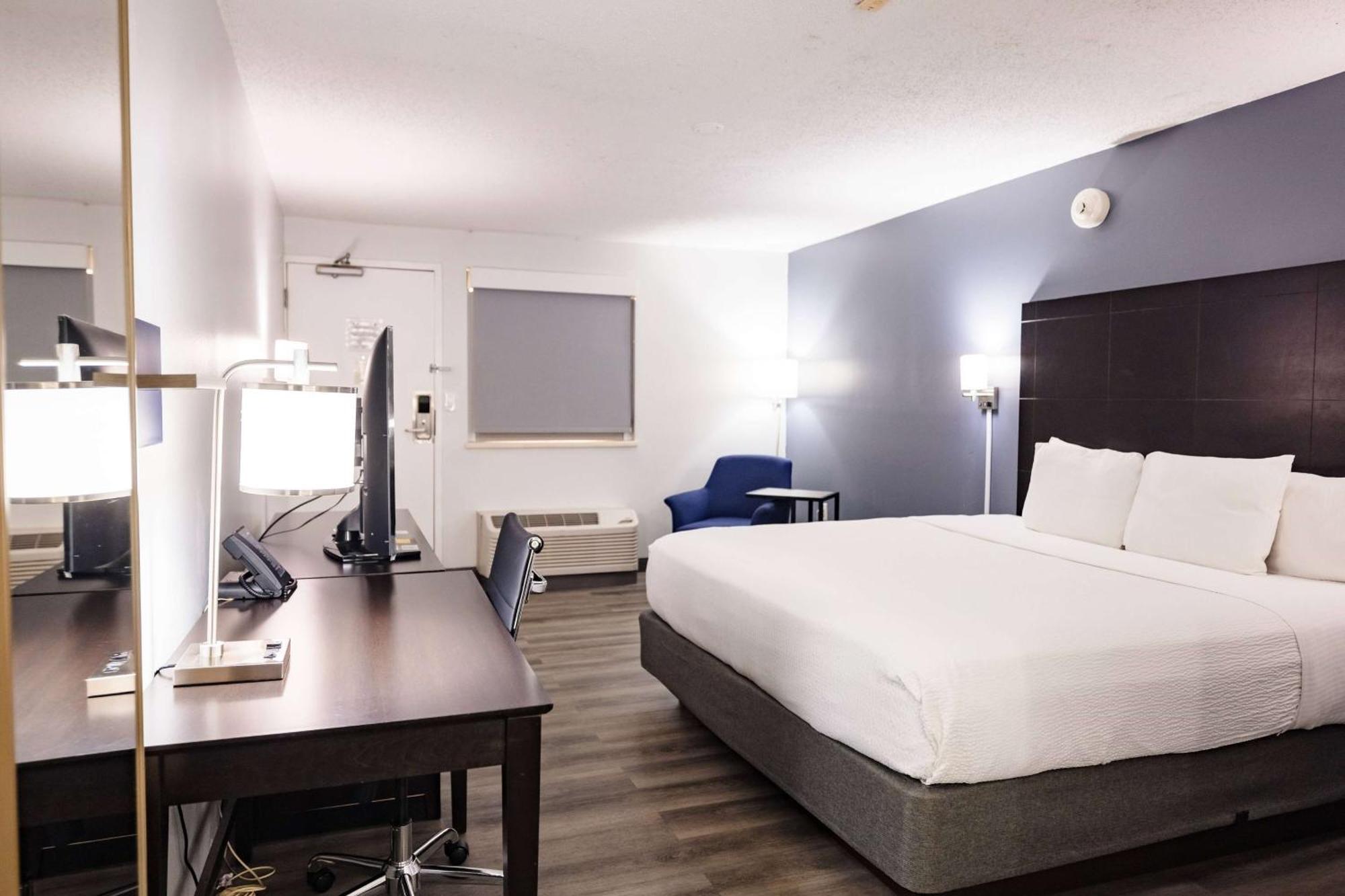 La Quinta Inn By Wyndham Tampa Near Busch Gardens Exterior photo