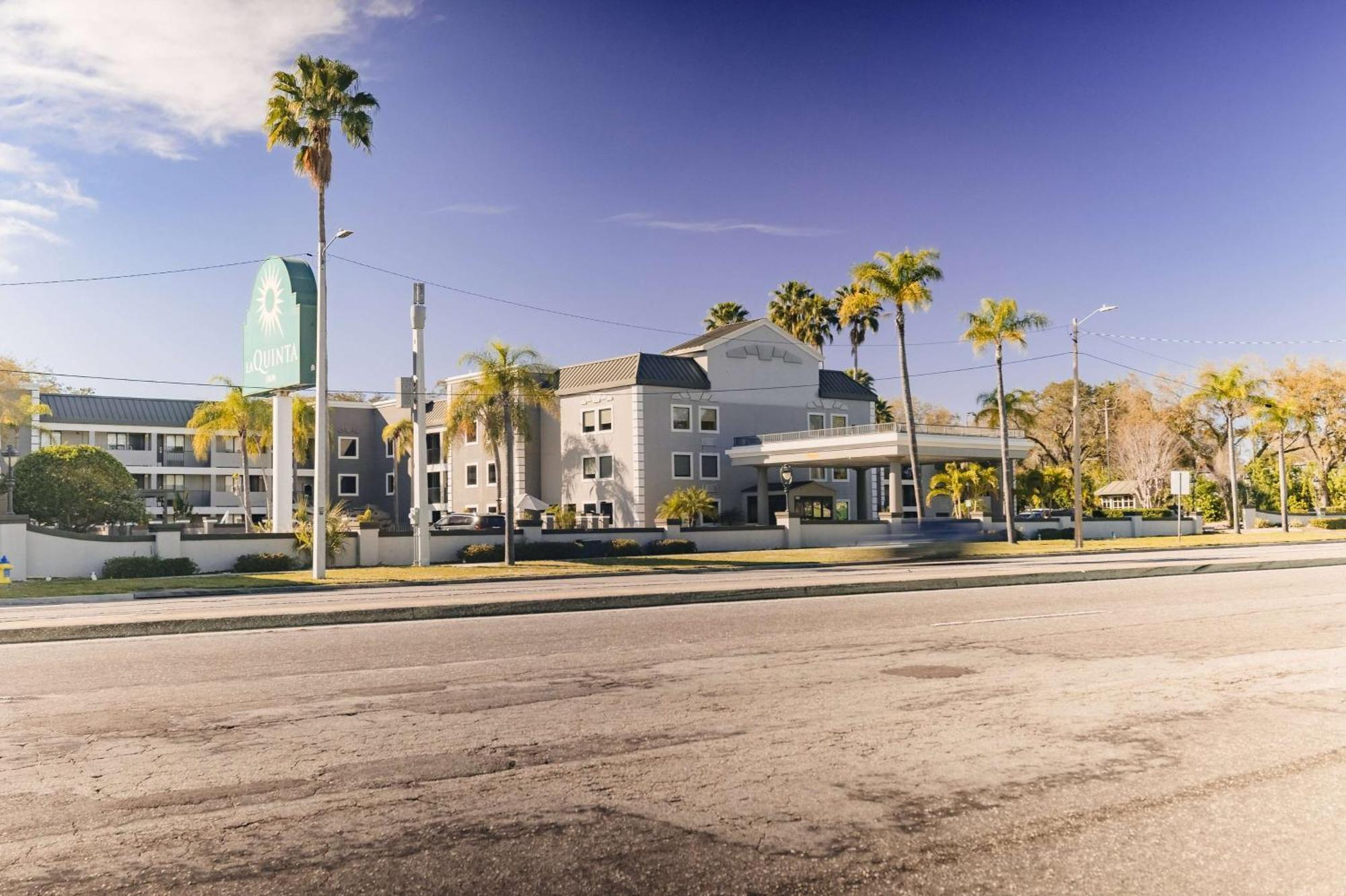 La Quinta Inn By Wyndham Tampa Near Busch Gardens Exterior photo
