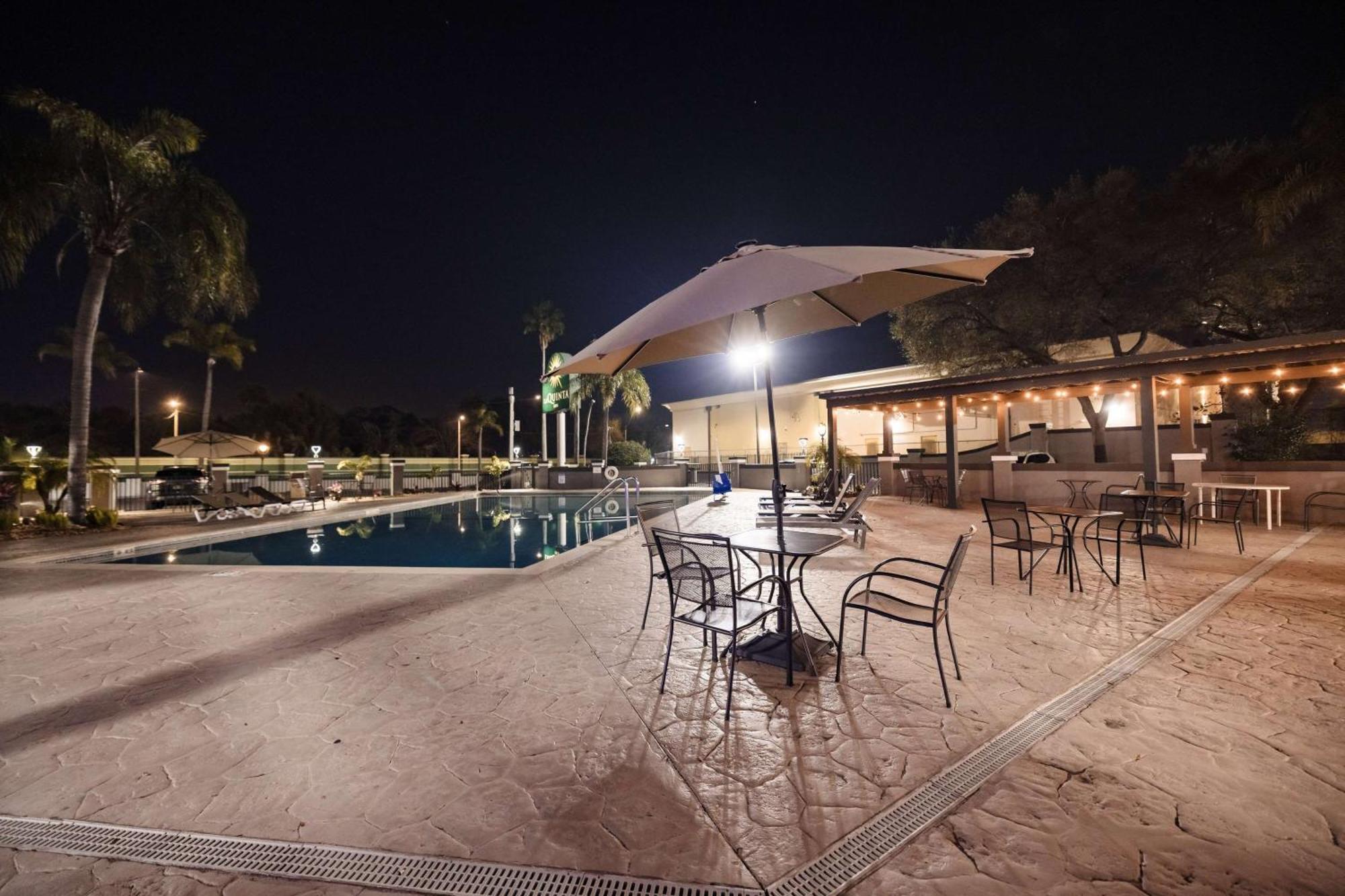 La Quinta Inn By Wyndham Tampa Near Busch Gardens Exterior photo