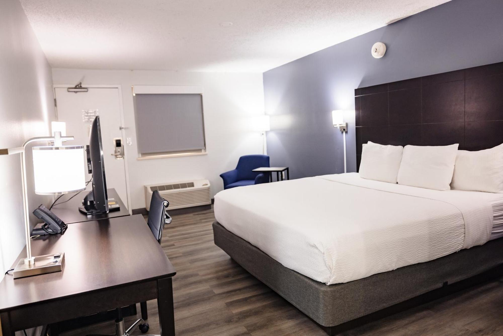 La Quinta Inn By Wyndham Tampa Near Busch Gardens Exterior photo