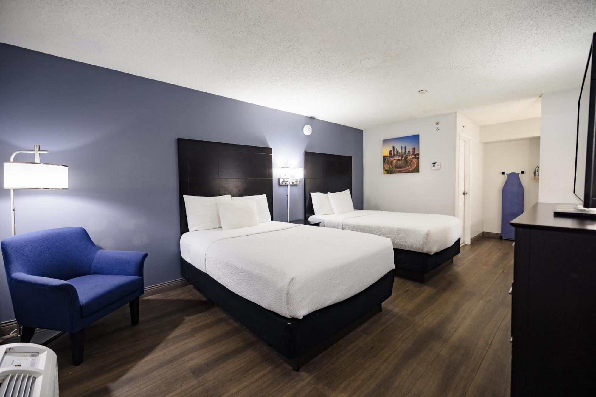 La Quinta Inn By Wyndham Tampa Near Busch Gardens Exterior photo