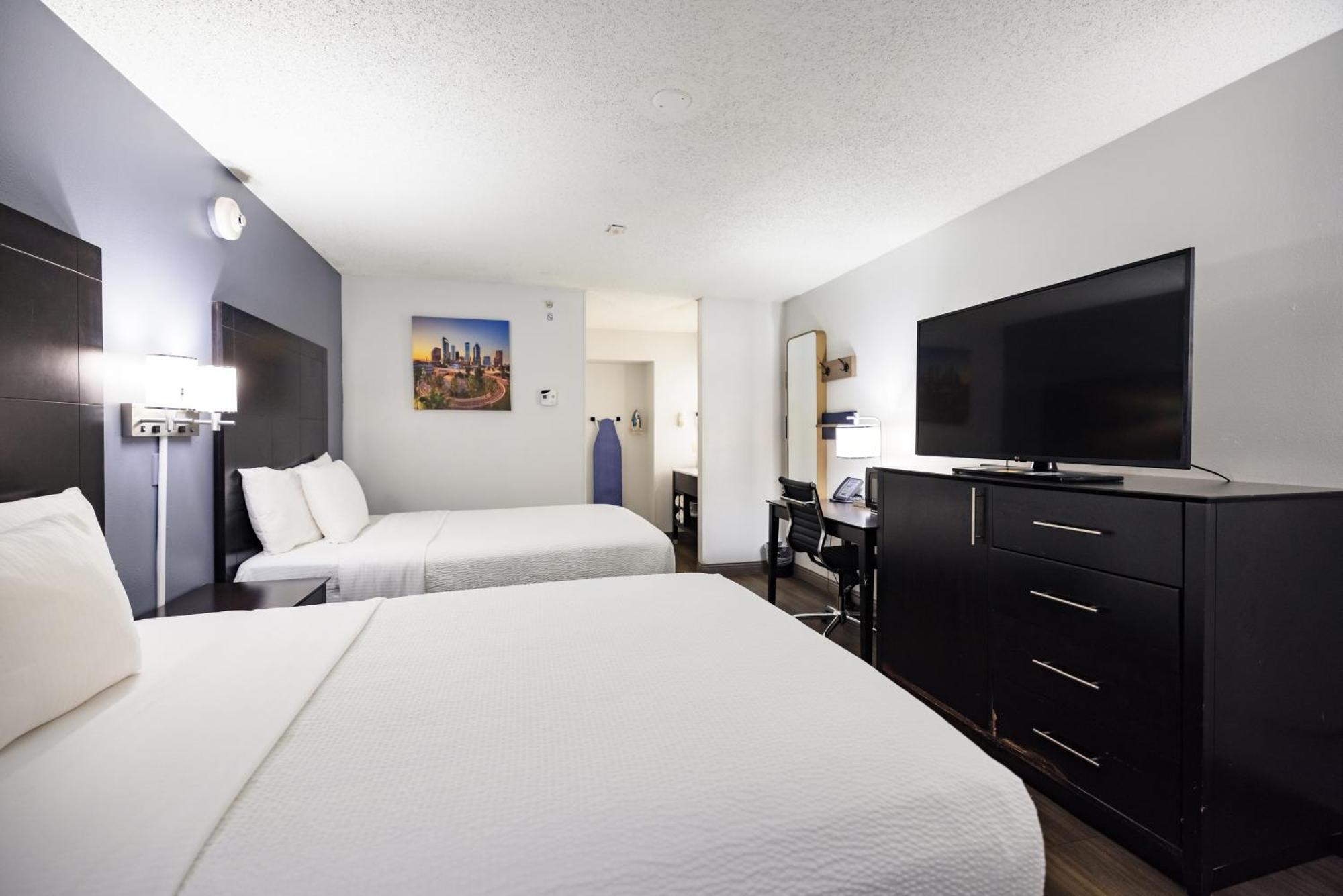 La Quinta Inn By Wyndham Tampa Near Busch Gardens Exterior photo