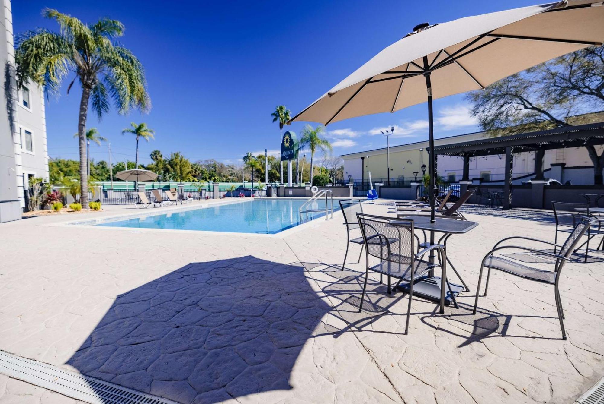 La Quinta Inn By Wyndham Tampa Near Busch Gardens Exterior photo